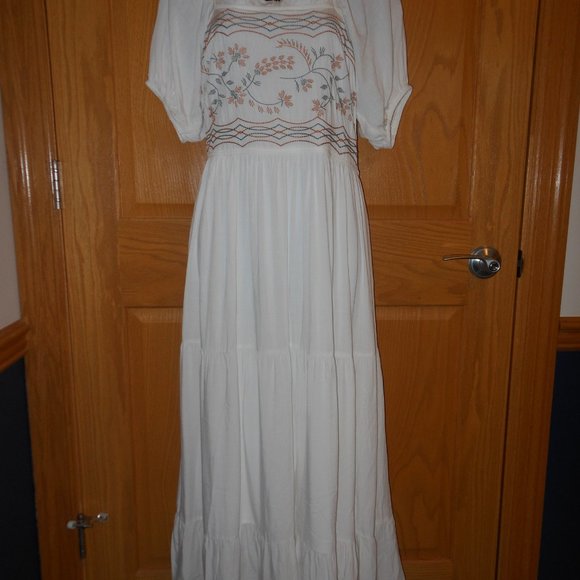 NWT!!! POLAGRAM Embroidered Maxi - Picture 2 of 10
